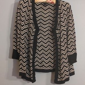 WHBM L black and white knit flyaway